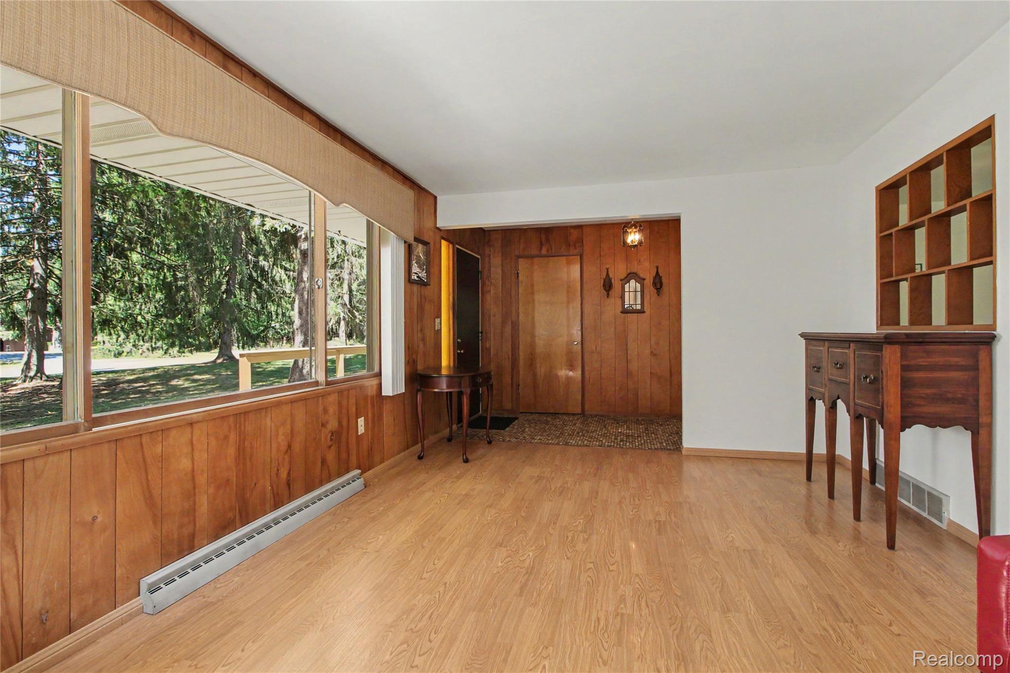 3416 E Pineview Drive