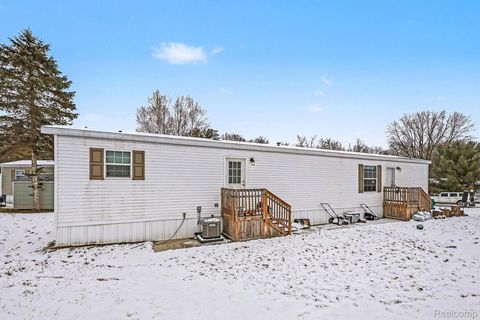 425 Elm Court Oakland Charter Township MI 48363