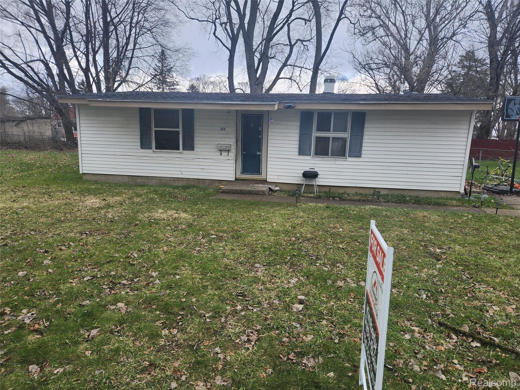 218 W Holbrook Avenue