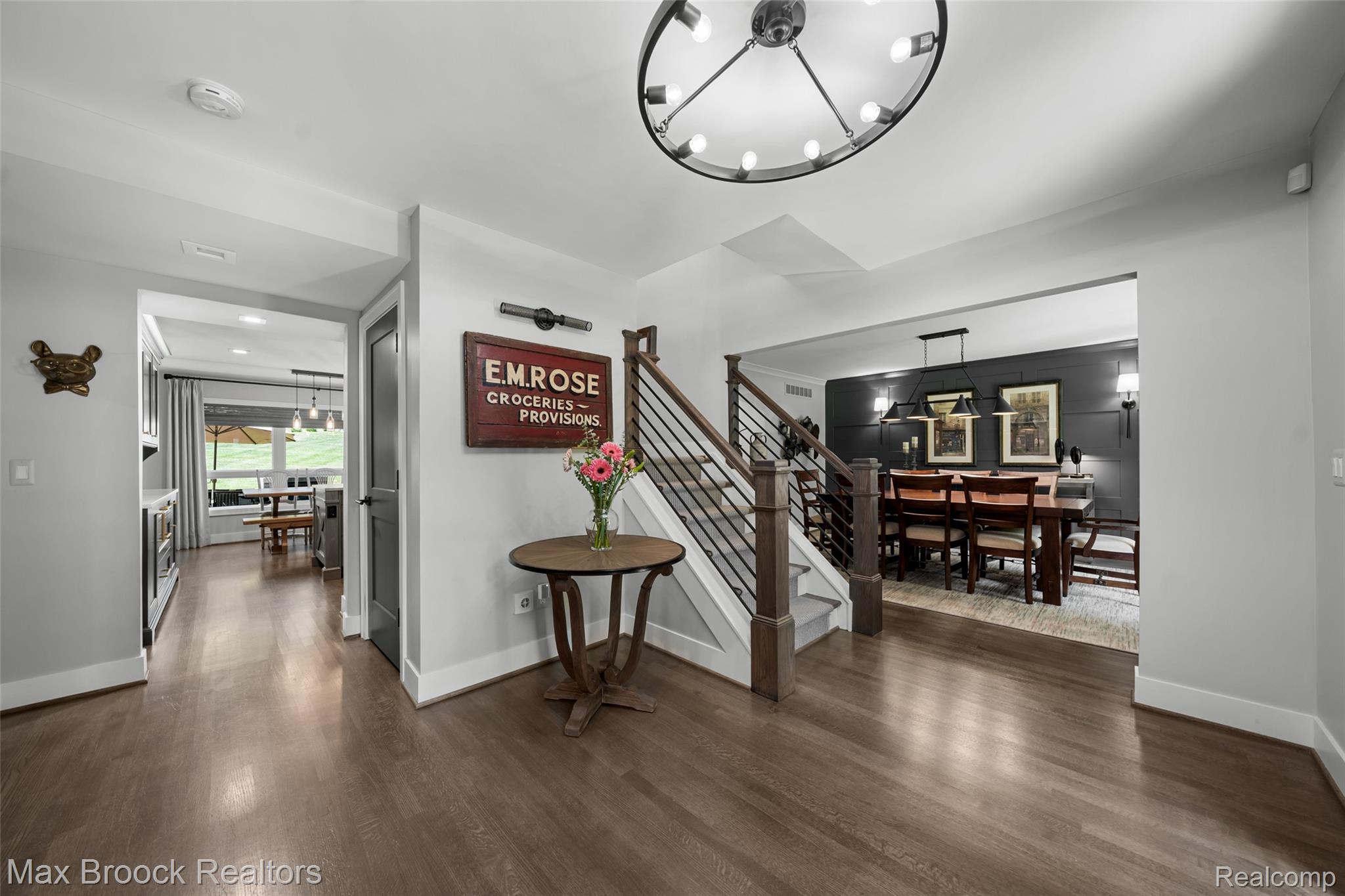 6907 W Knollwood Circle