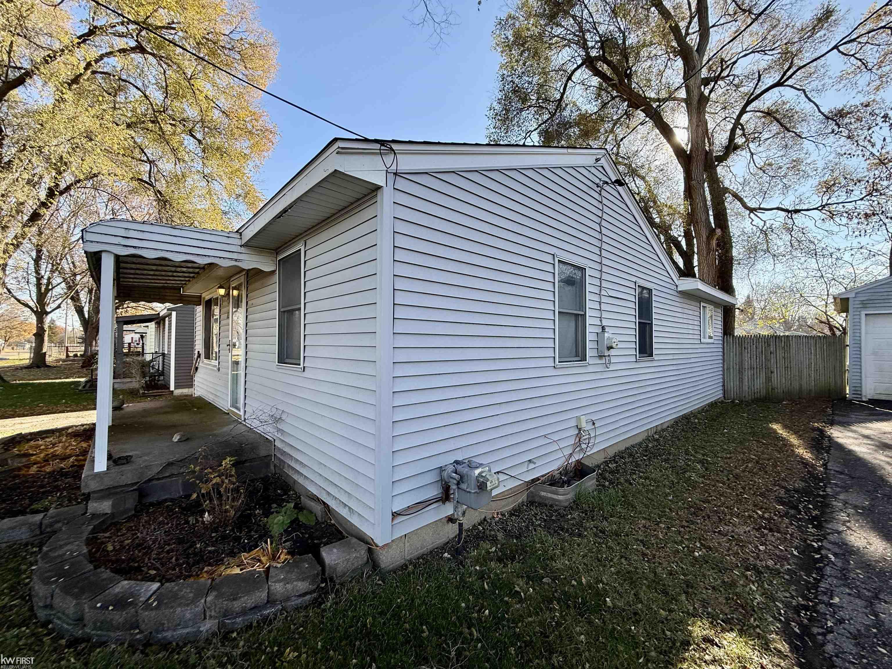 1186 E Decamp Street