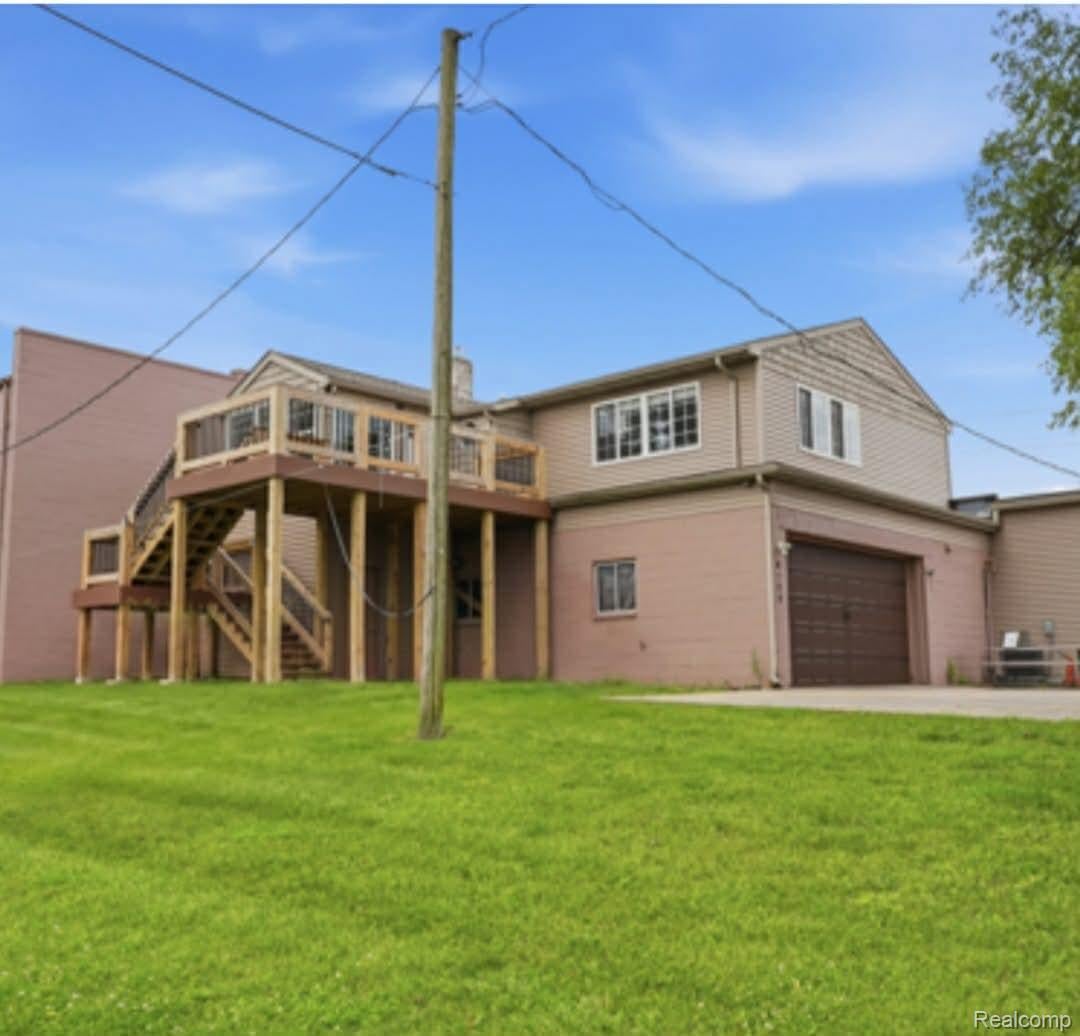 6111 Grand River Grand River