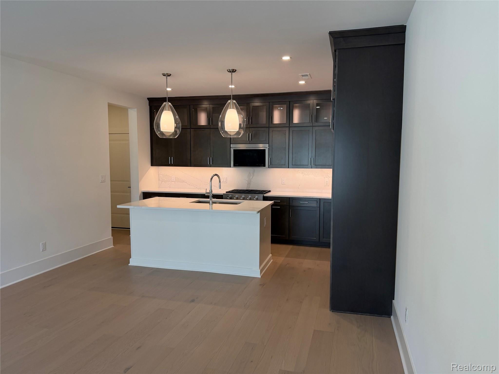 405 S Center Street 30