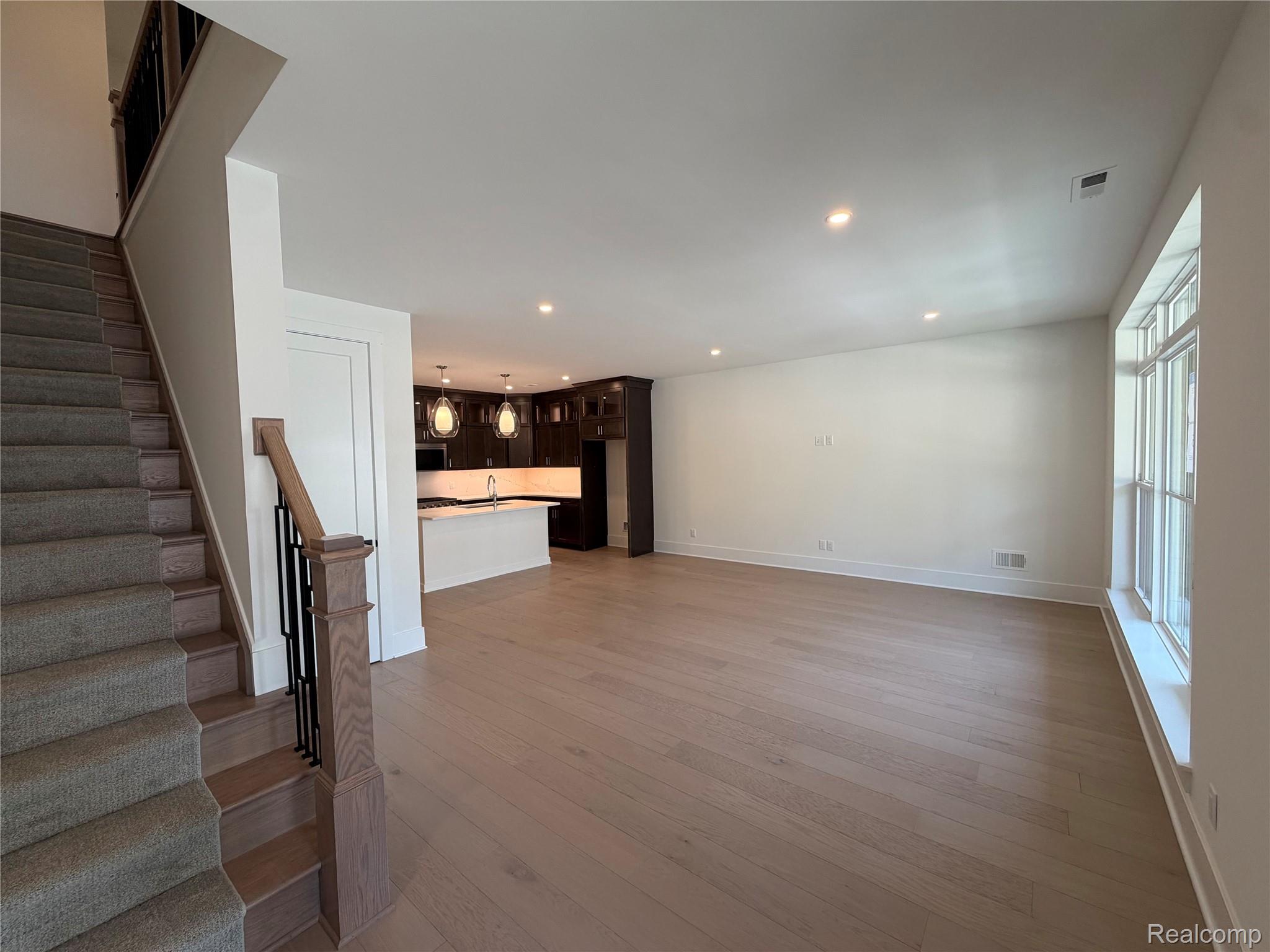 405 S Center Street 30