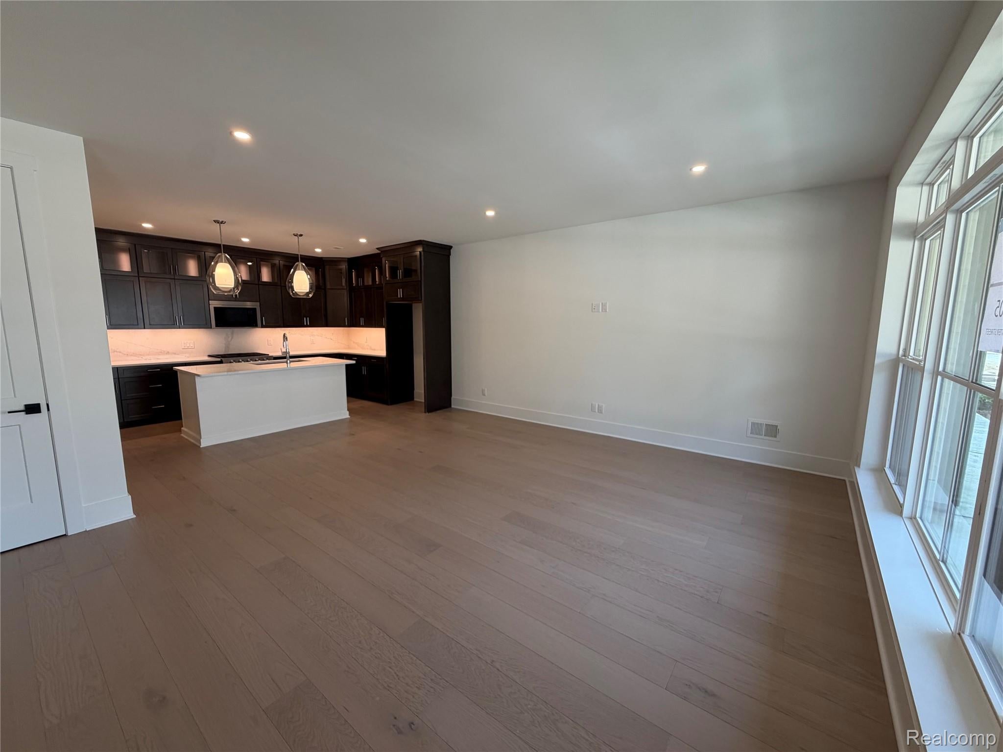 405 S Center Street 30