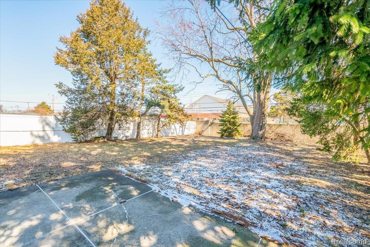 27046 Clarpointe Drive