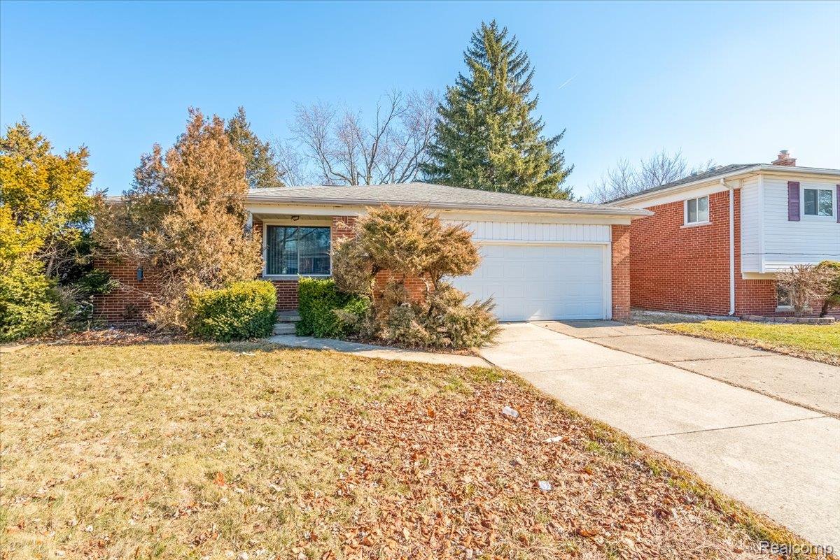 27046 Clarpointe Drive