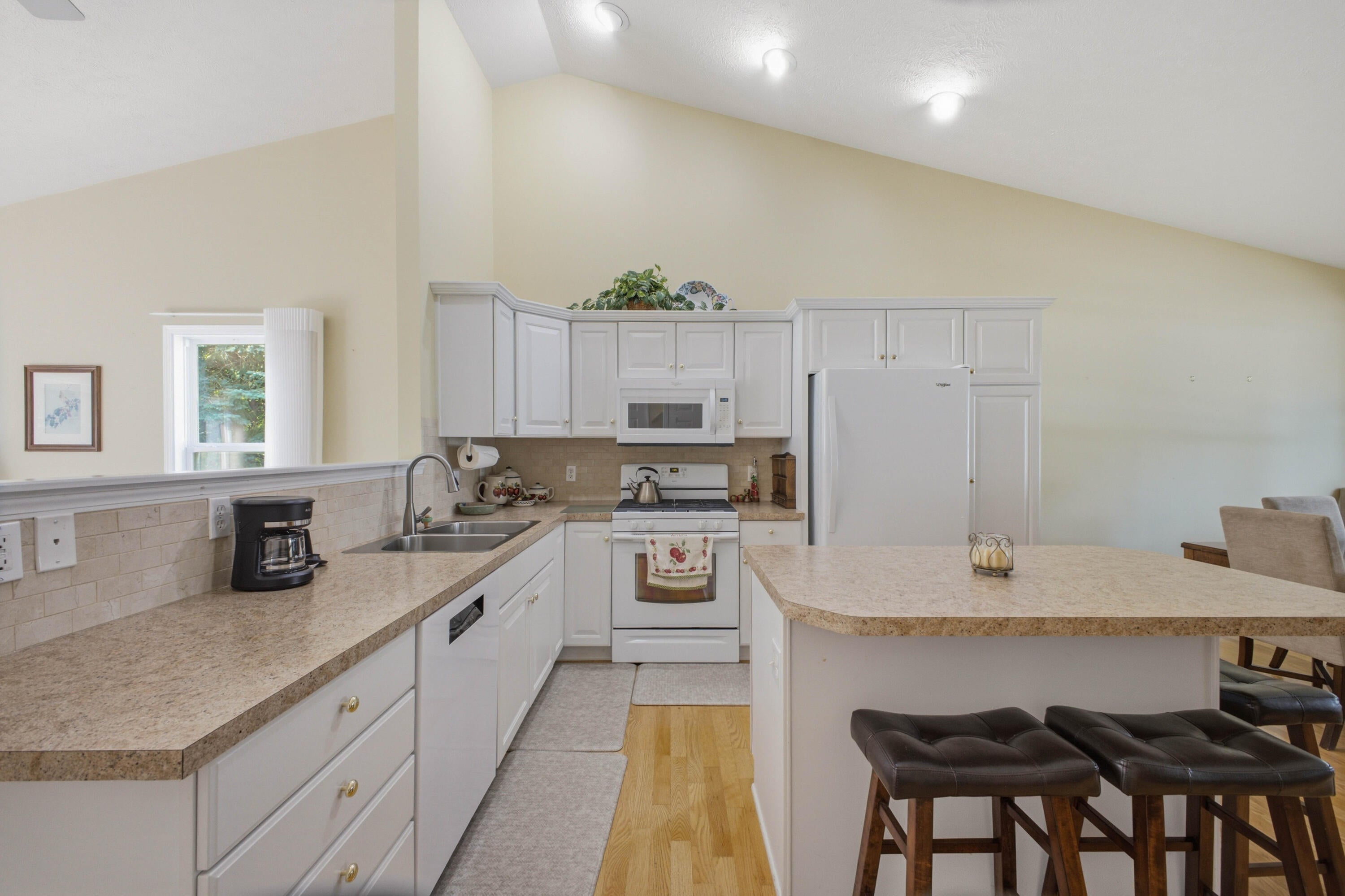 1416 Woodlawn Cmns