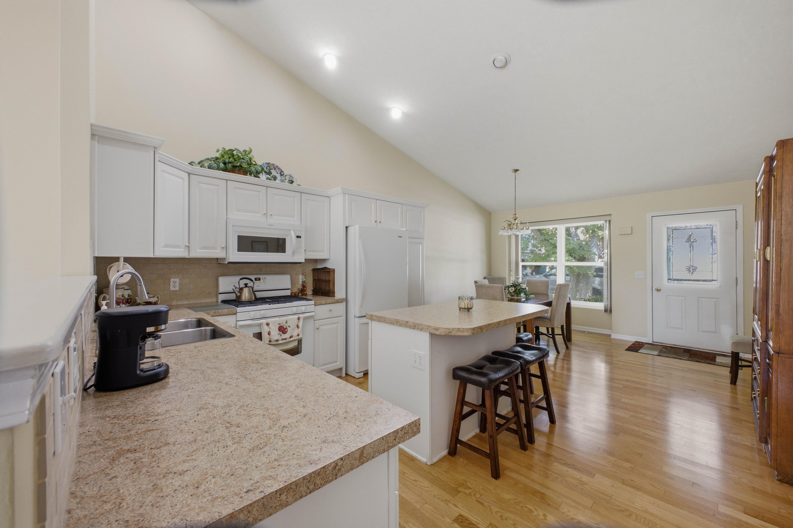 1416 Woodlawn Cmns