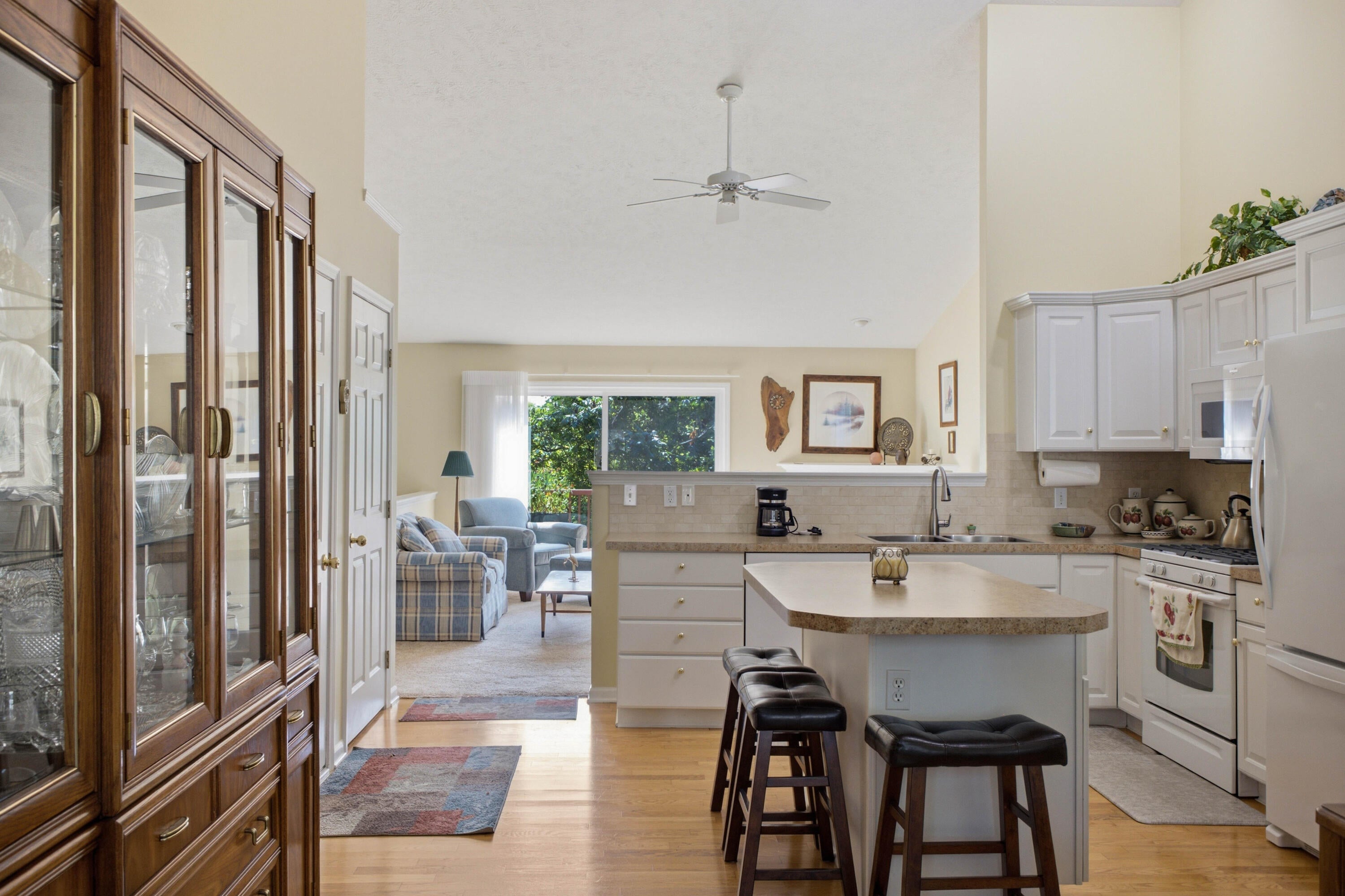 1416 Woodlawn Cmns