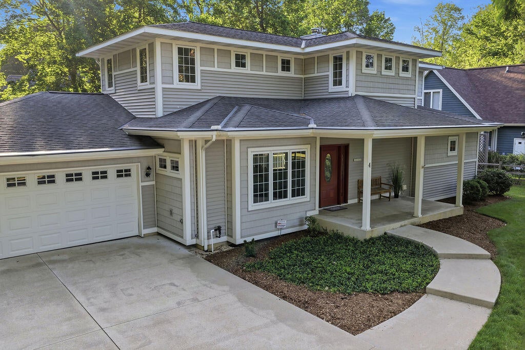 4 Columbine Drive