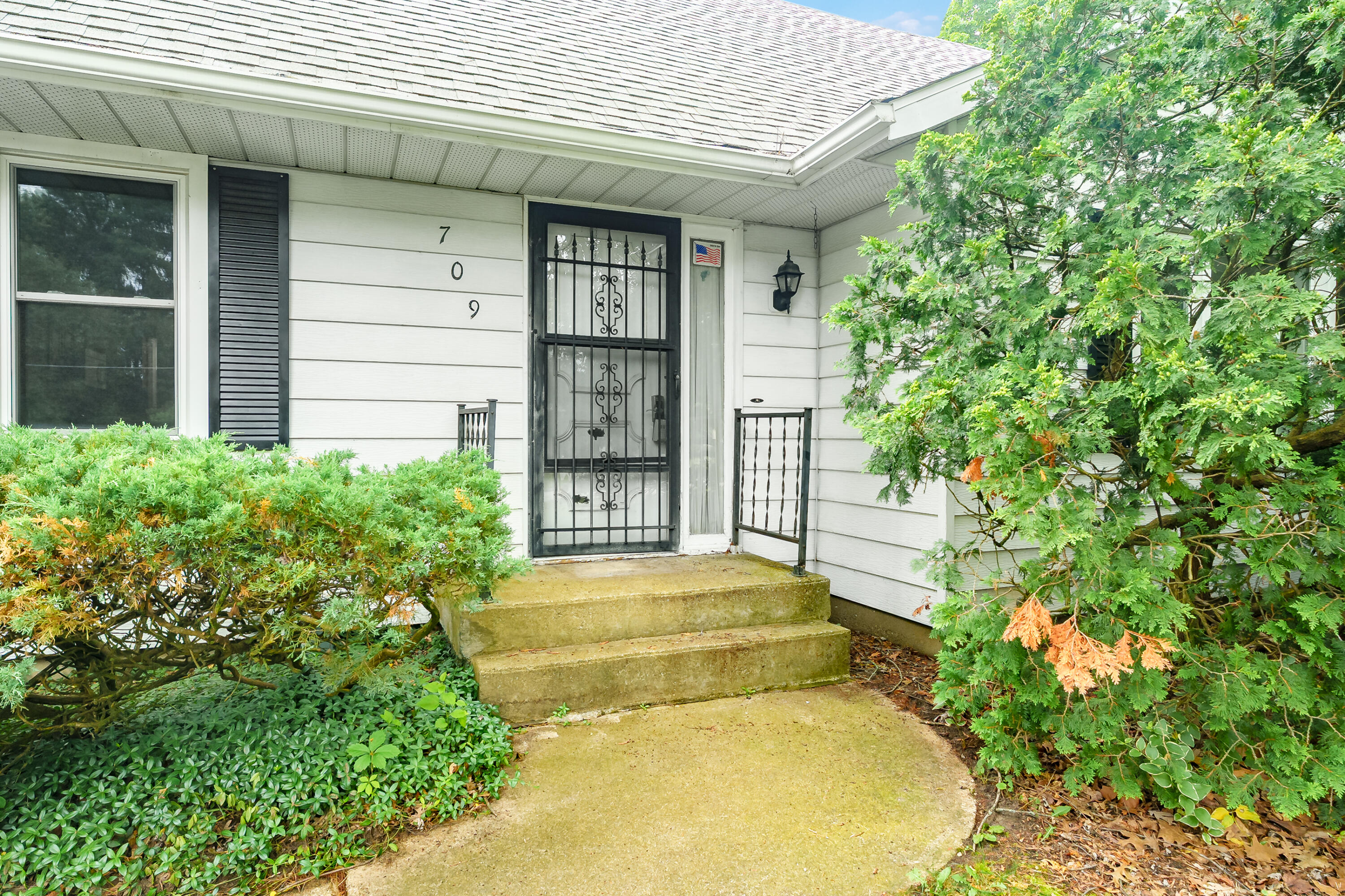 709 Brookside Drive