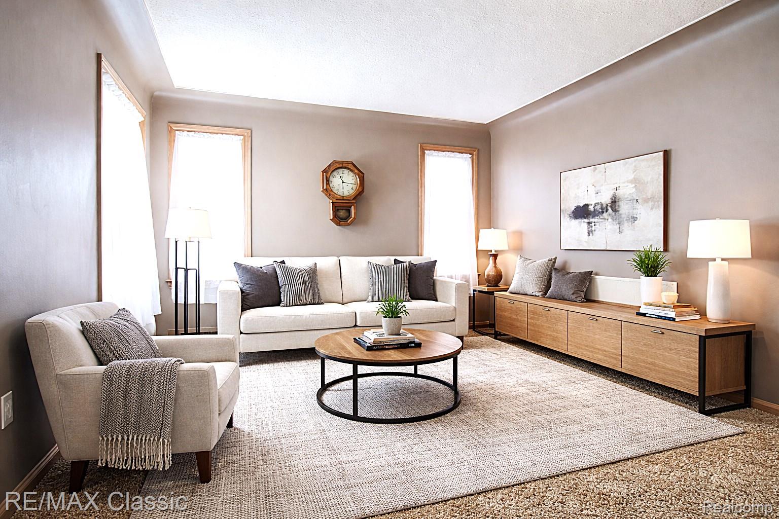 22852 Oakwood Avenue