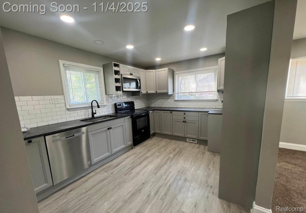 28446 Sutherland Street