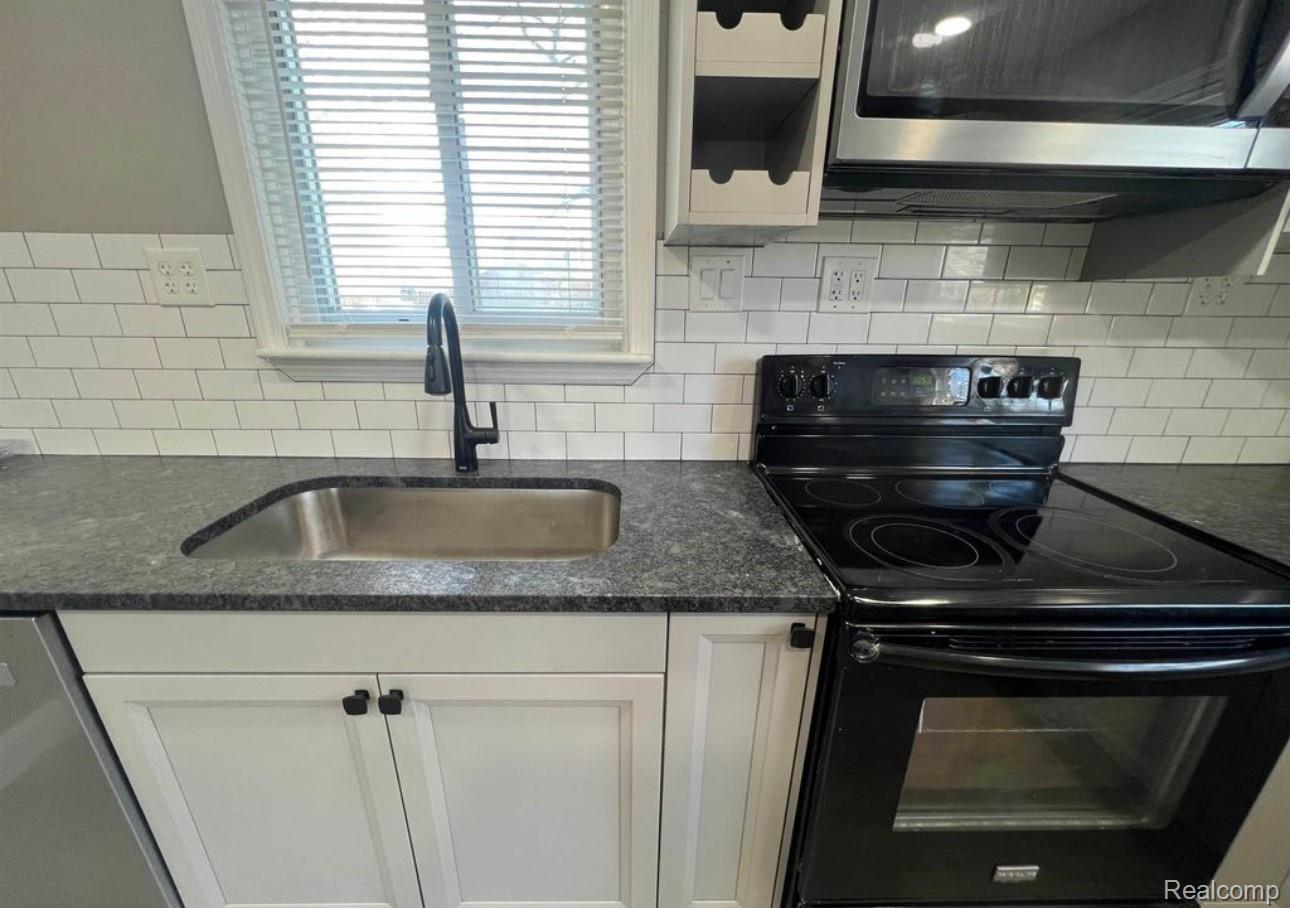 28446 Sutherland Street