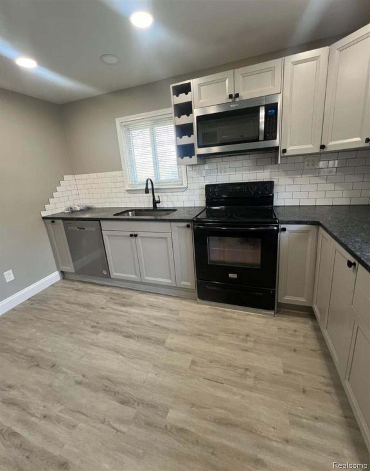 28446 Sutherland Street