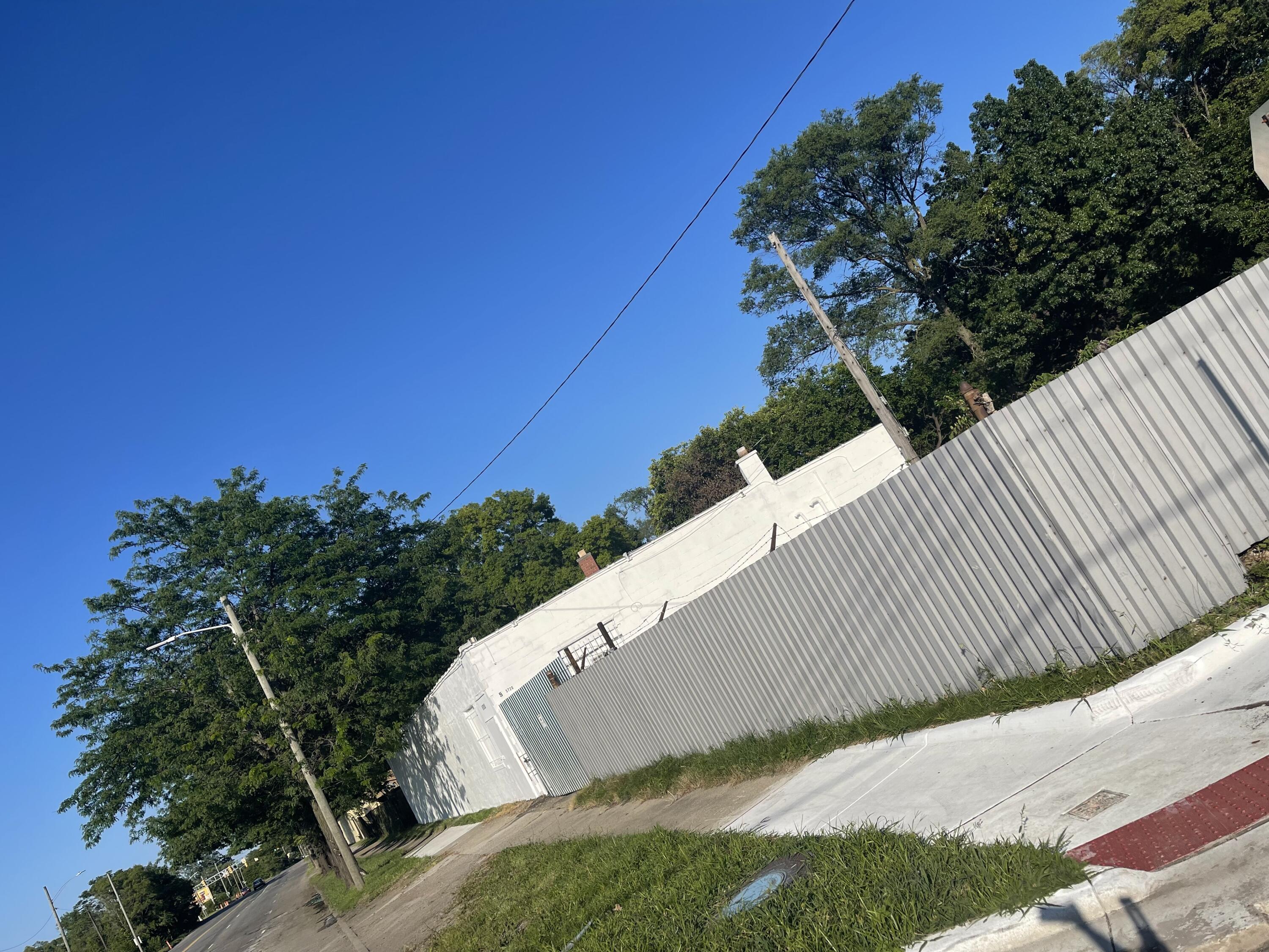 5720 E Davison Street