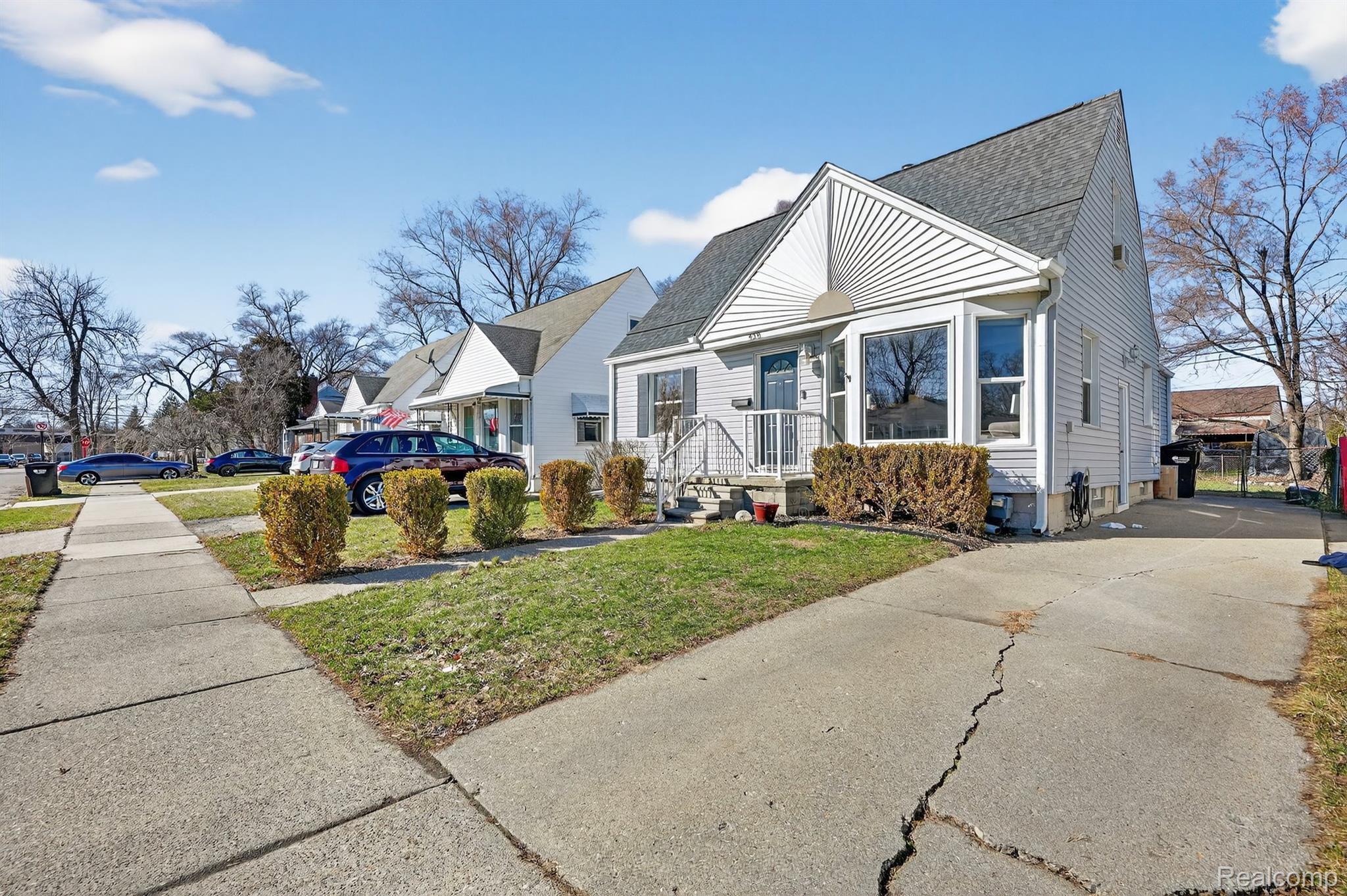 438 W Brockton Avenue