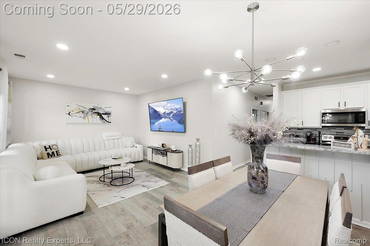527 Red Oak Court