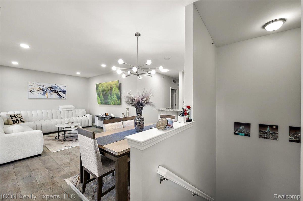 527 Red Oak Court