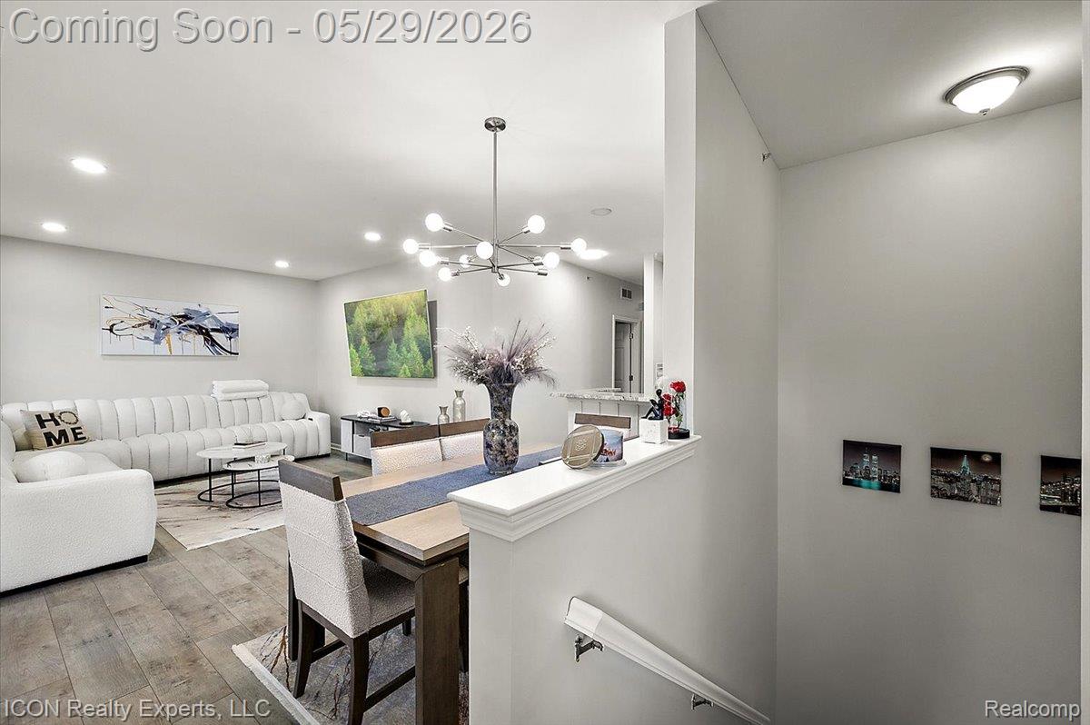 527 Red Oak Court