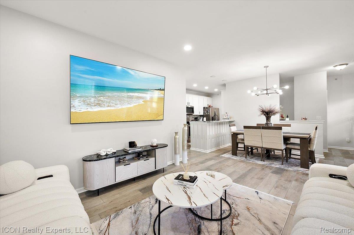 527 Red Oak Court