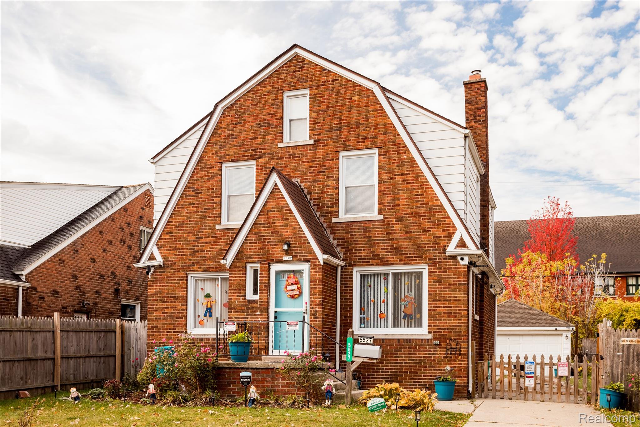 5527 Buckingham Avenue