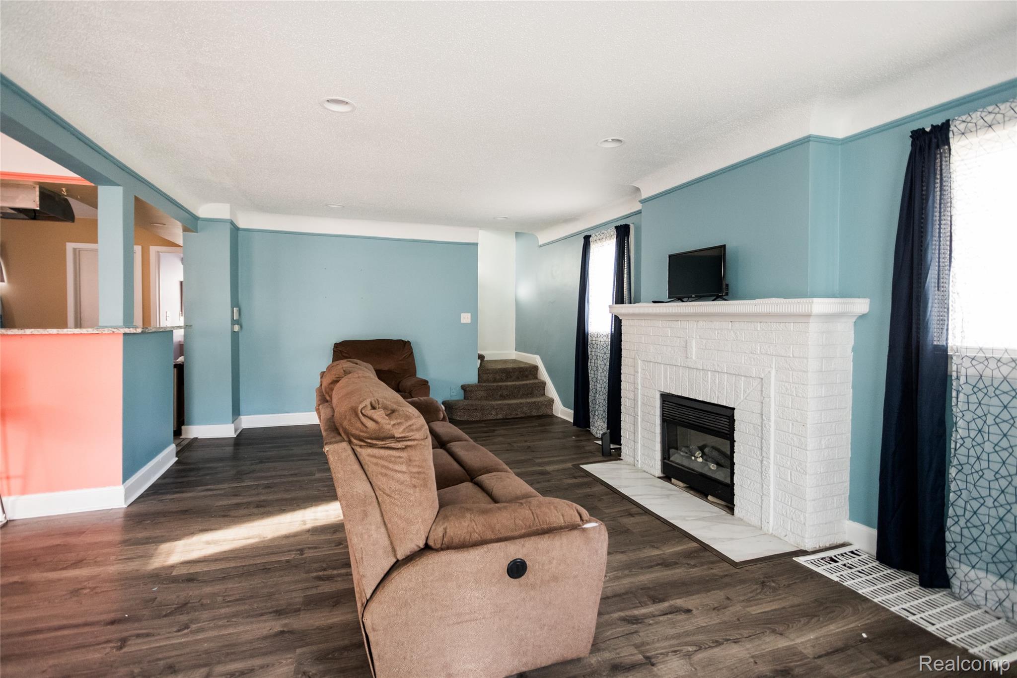 5527 Buckingham Avenue