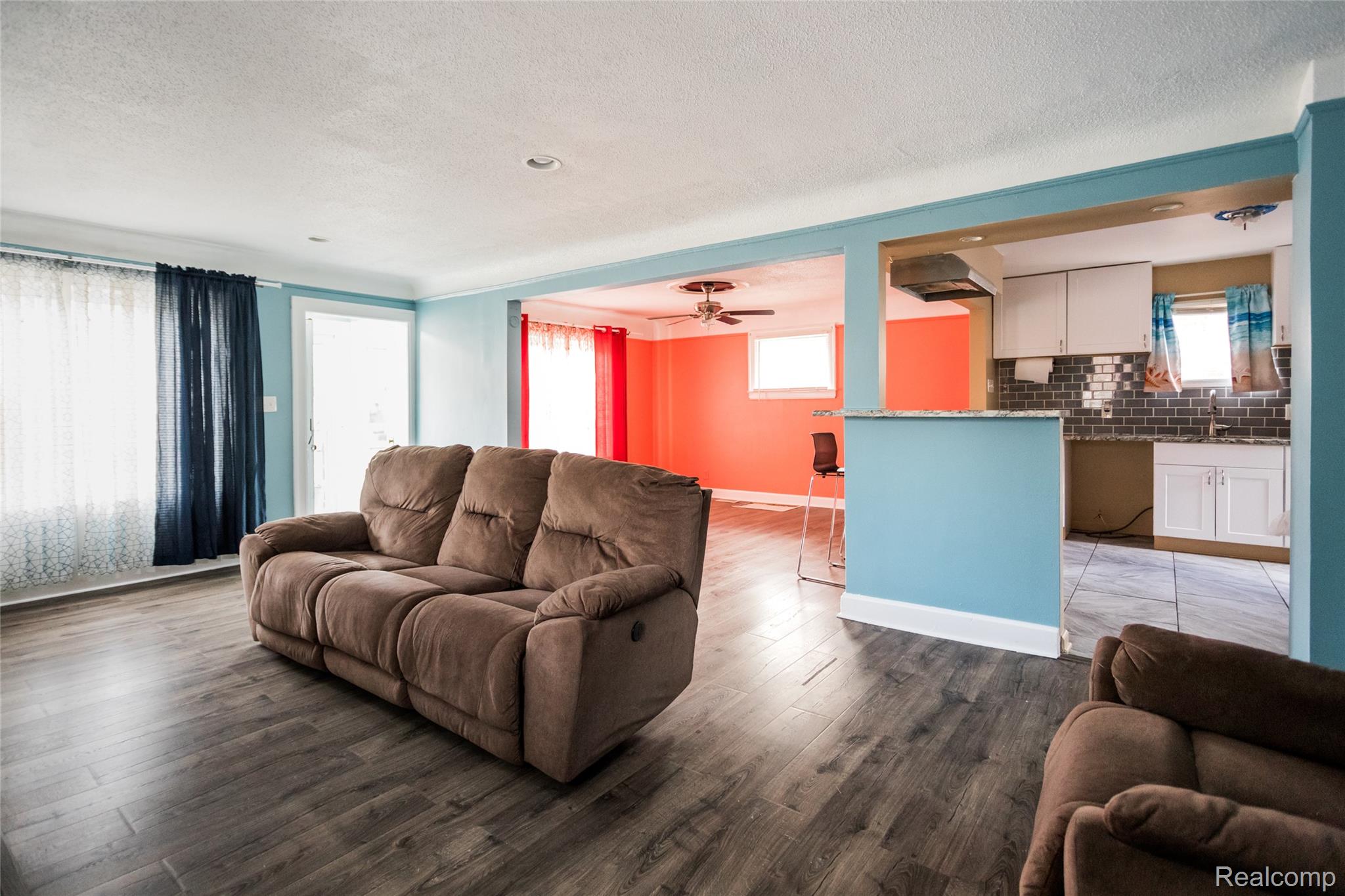 5527 Buckingham Avenue