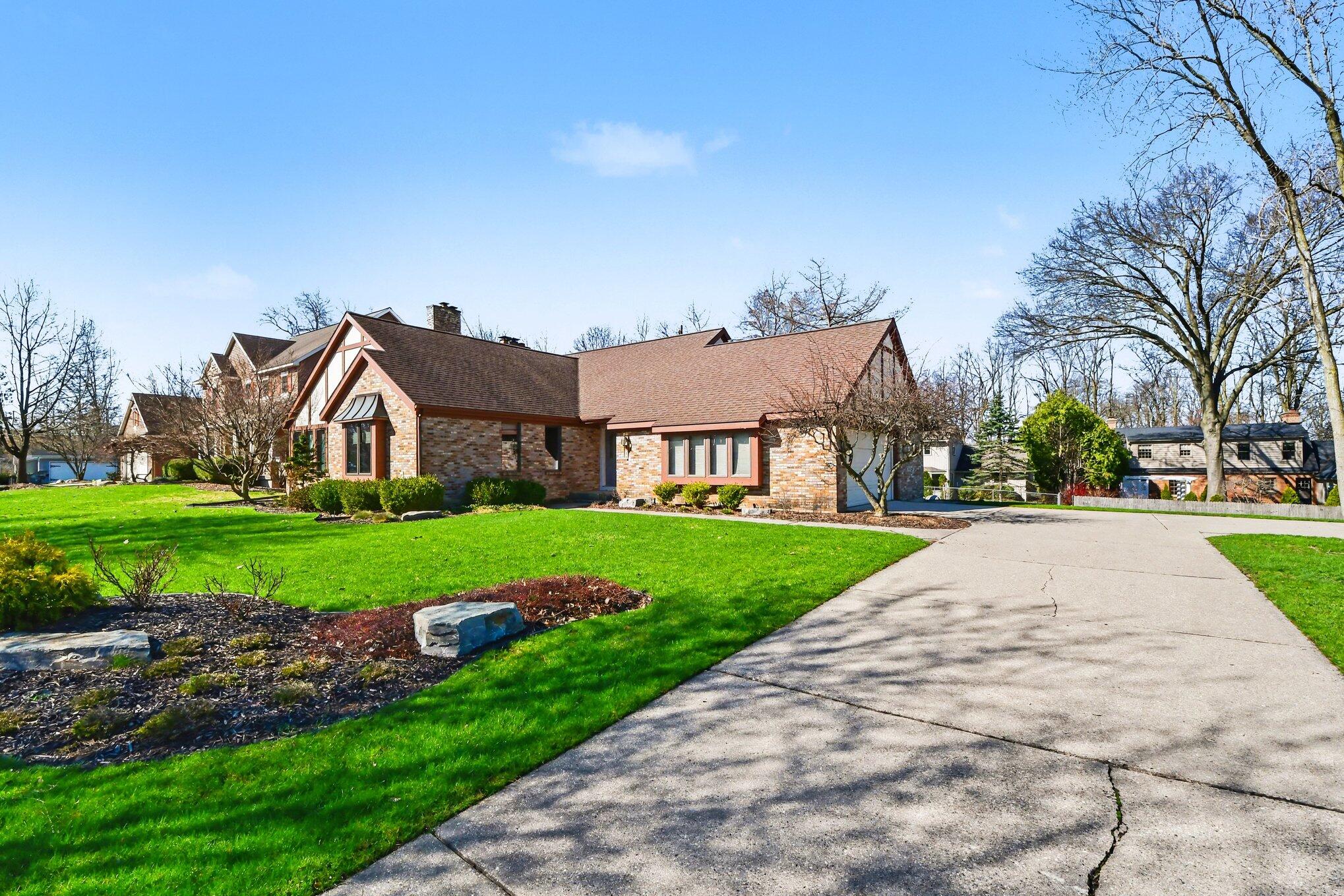 2345 Capilano Court SE