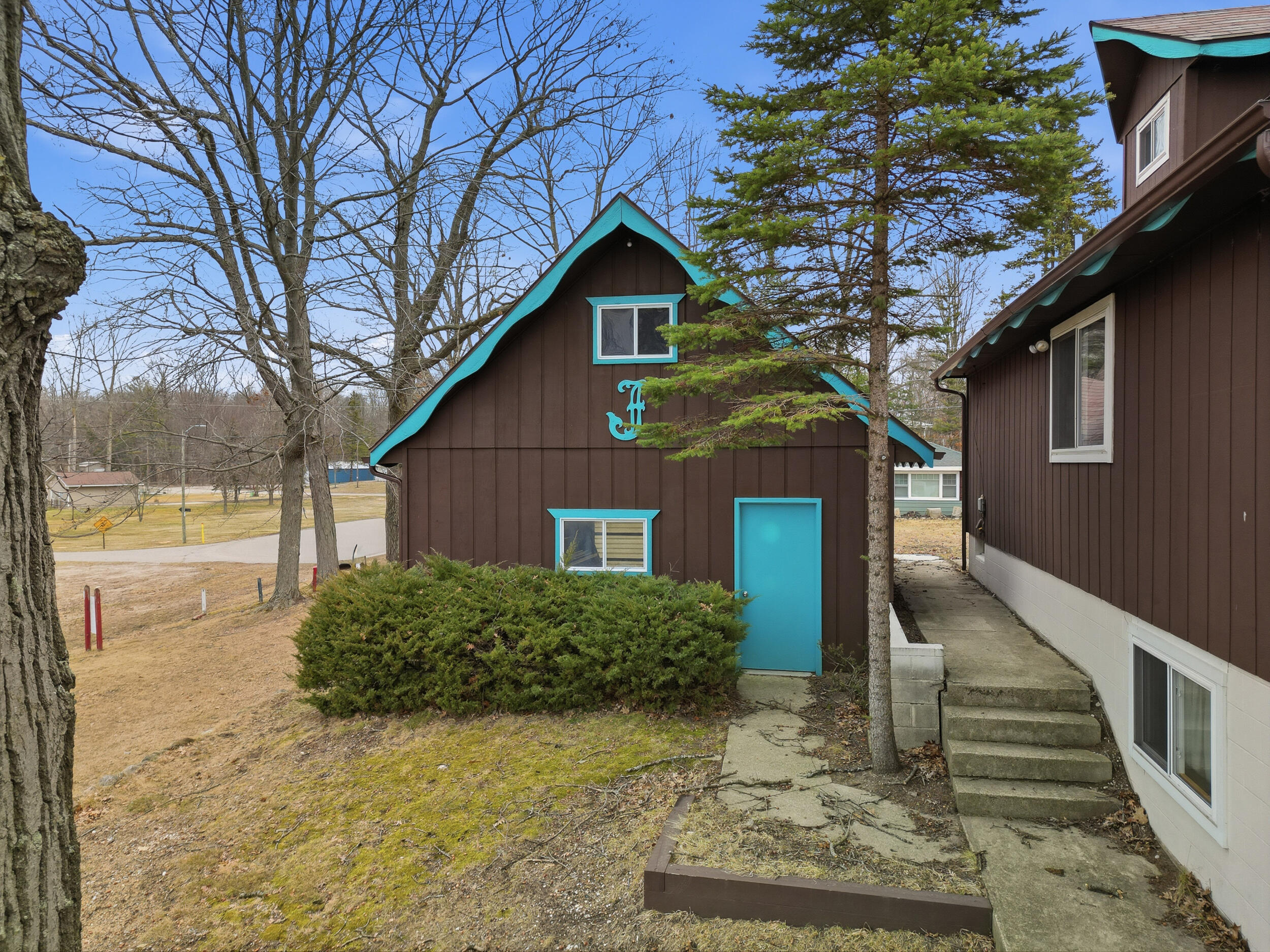 6221 Honeymoon Drive