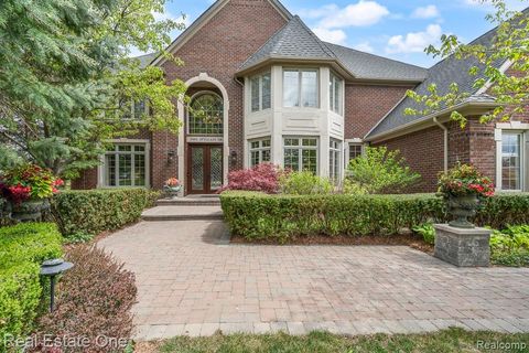 Photo of 2483 Spyglass Drive, Oakland Charter Township, MI 48363 (MLS # 20261027537)