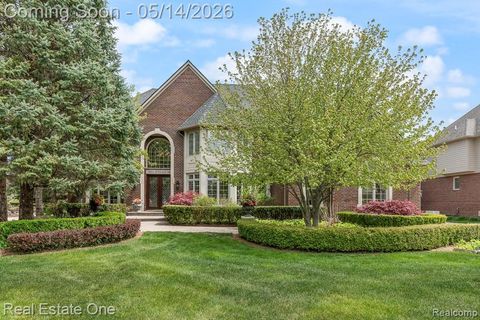 Photo of 2483 Spyglass Drive, Oakland Charter Township, MI 48363 (MLS # 20261027537)