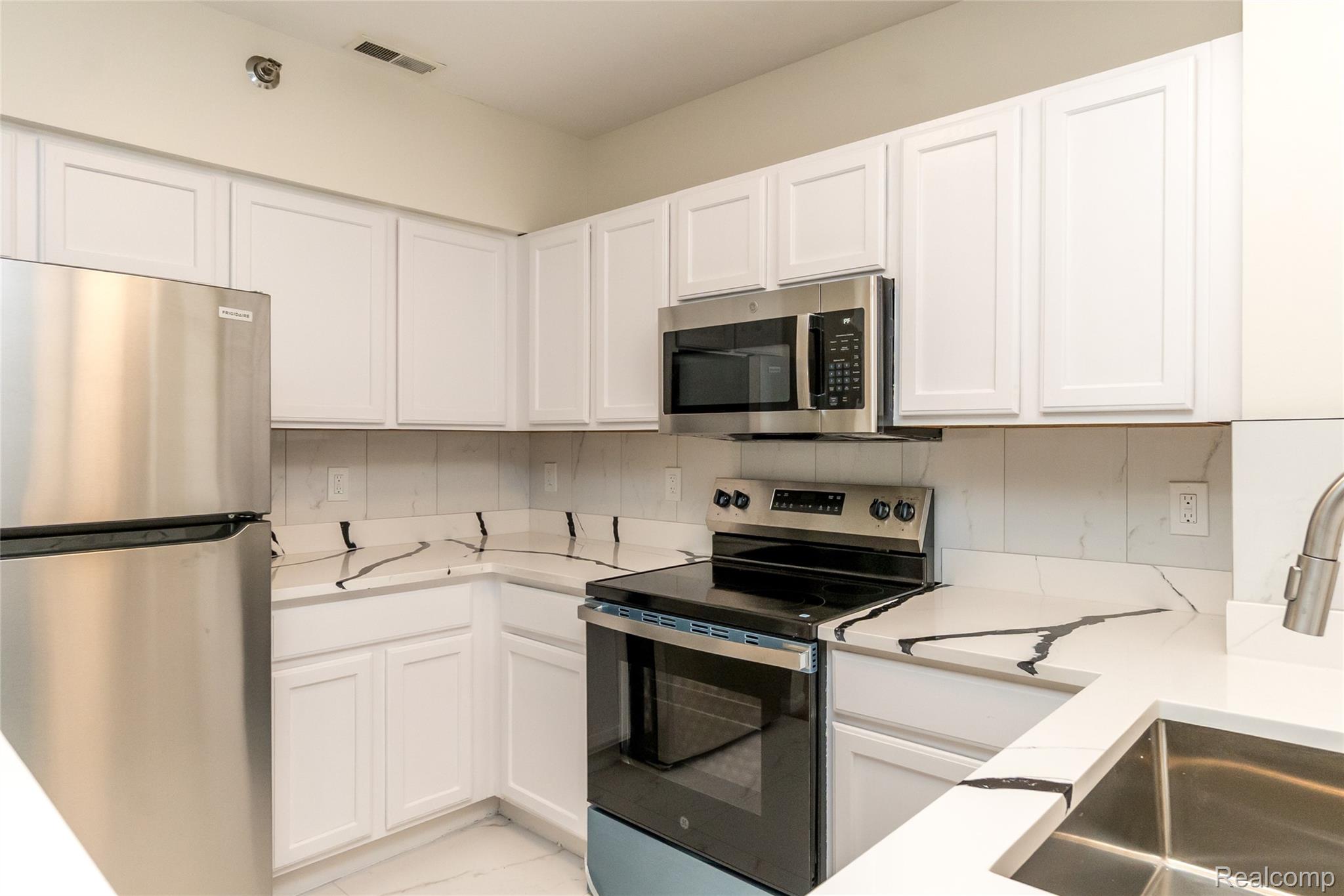 25540 Saint James