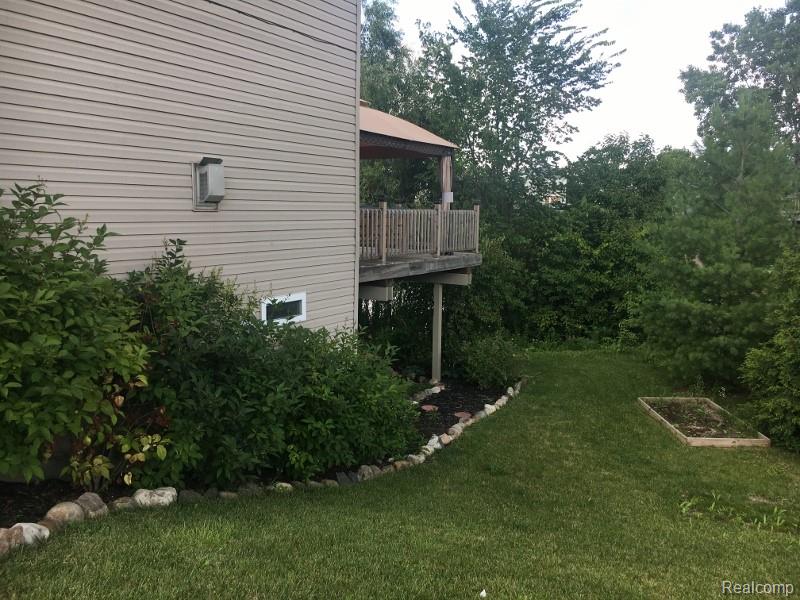 10105 EDGEWATER Trail