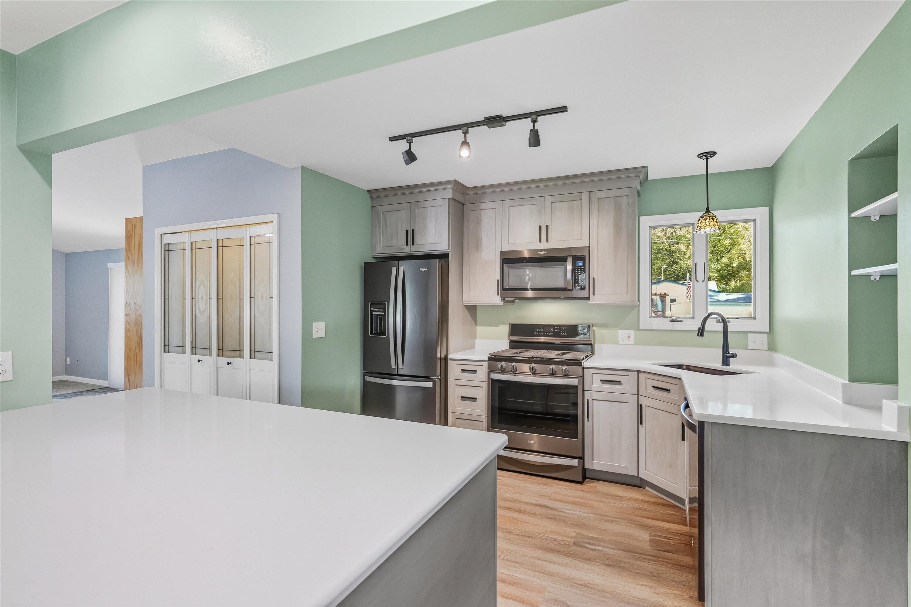 1664 La Salle Boulevard