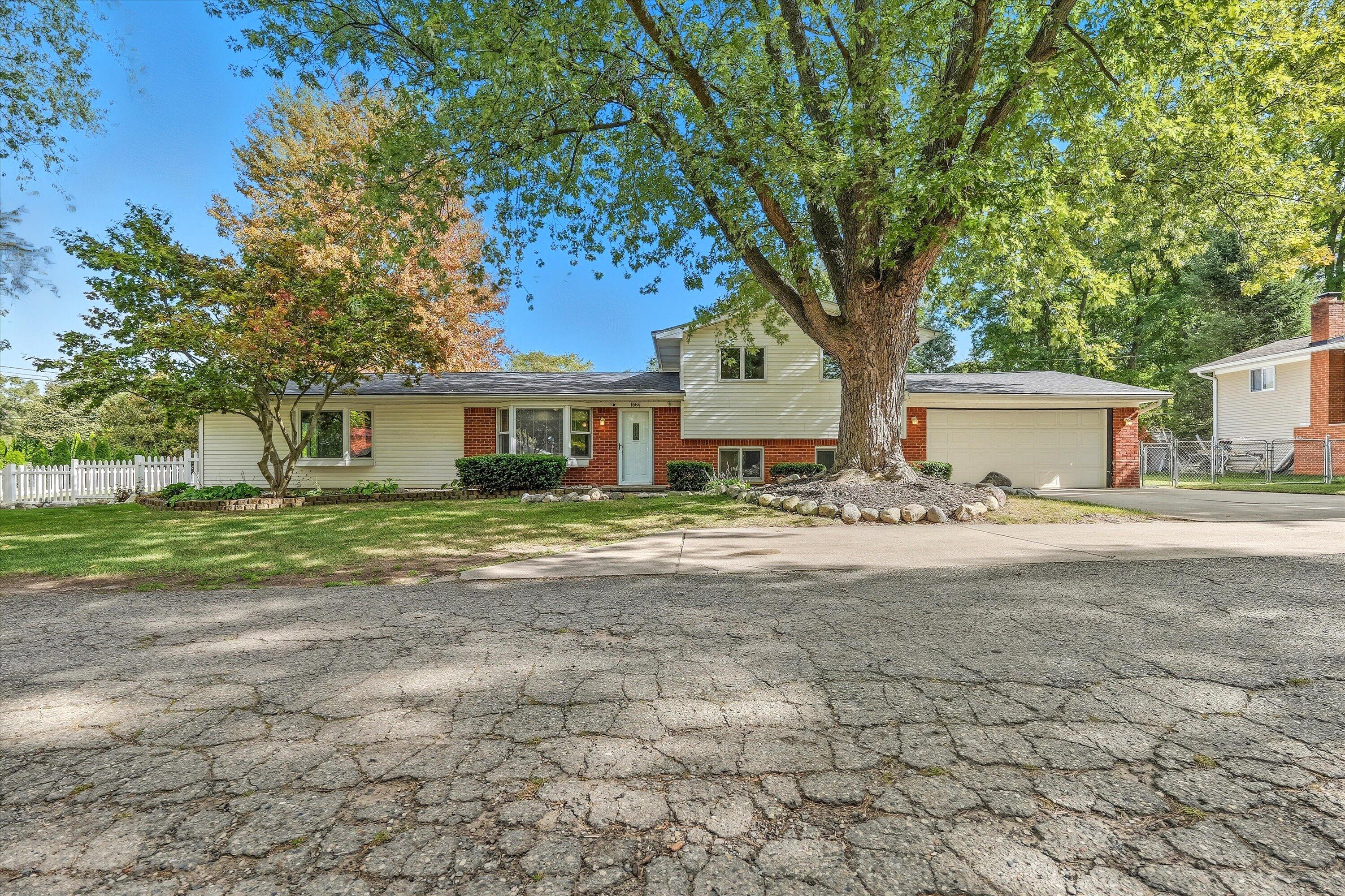 1664 La Salle Boulevard