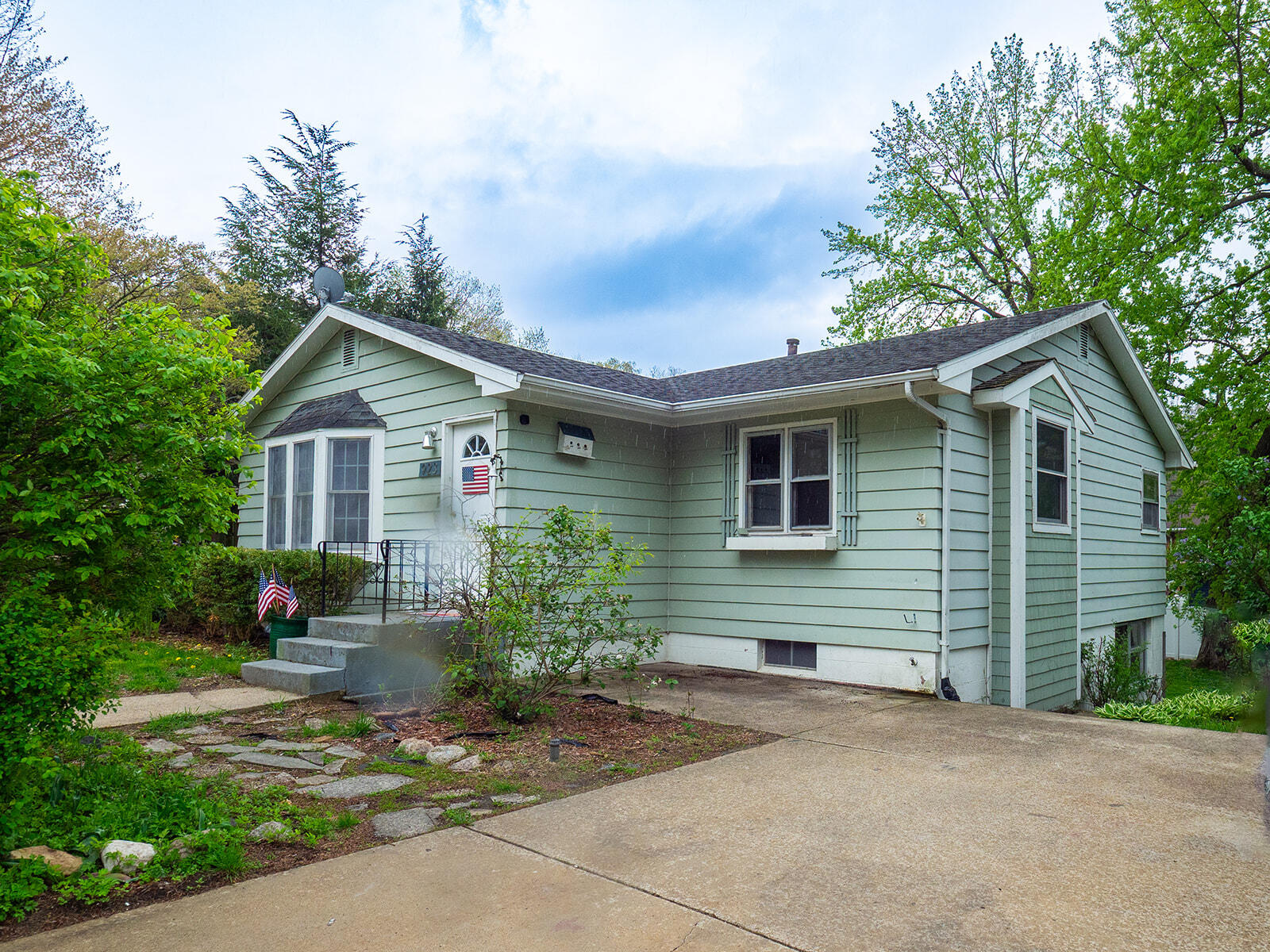 923 Bell Avenue