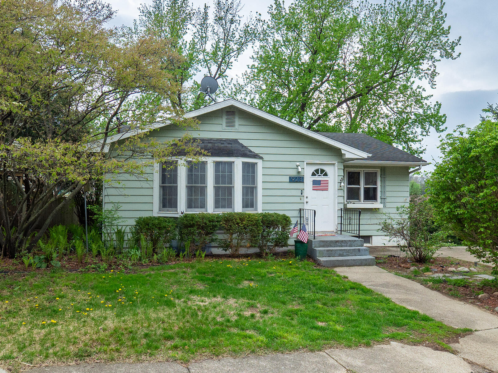 923 Bell Avenue