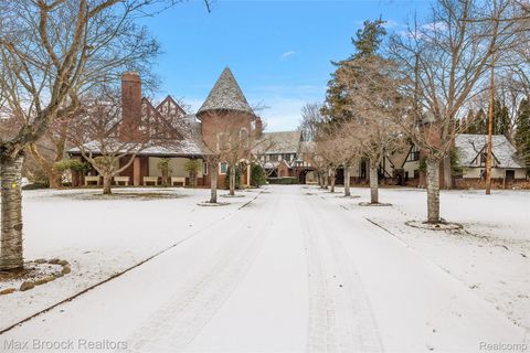 Photo of 931 Vaughan Road, Bloomfield Hills City, MI 48304 (MLS # 20251041309)