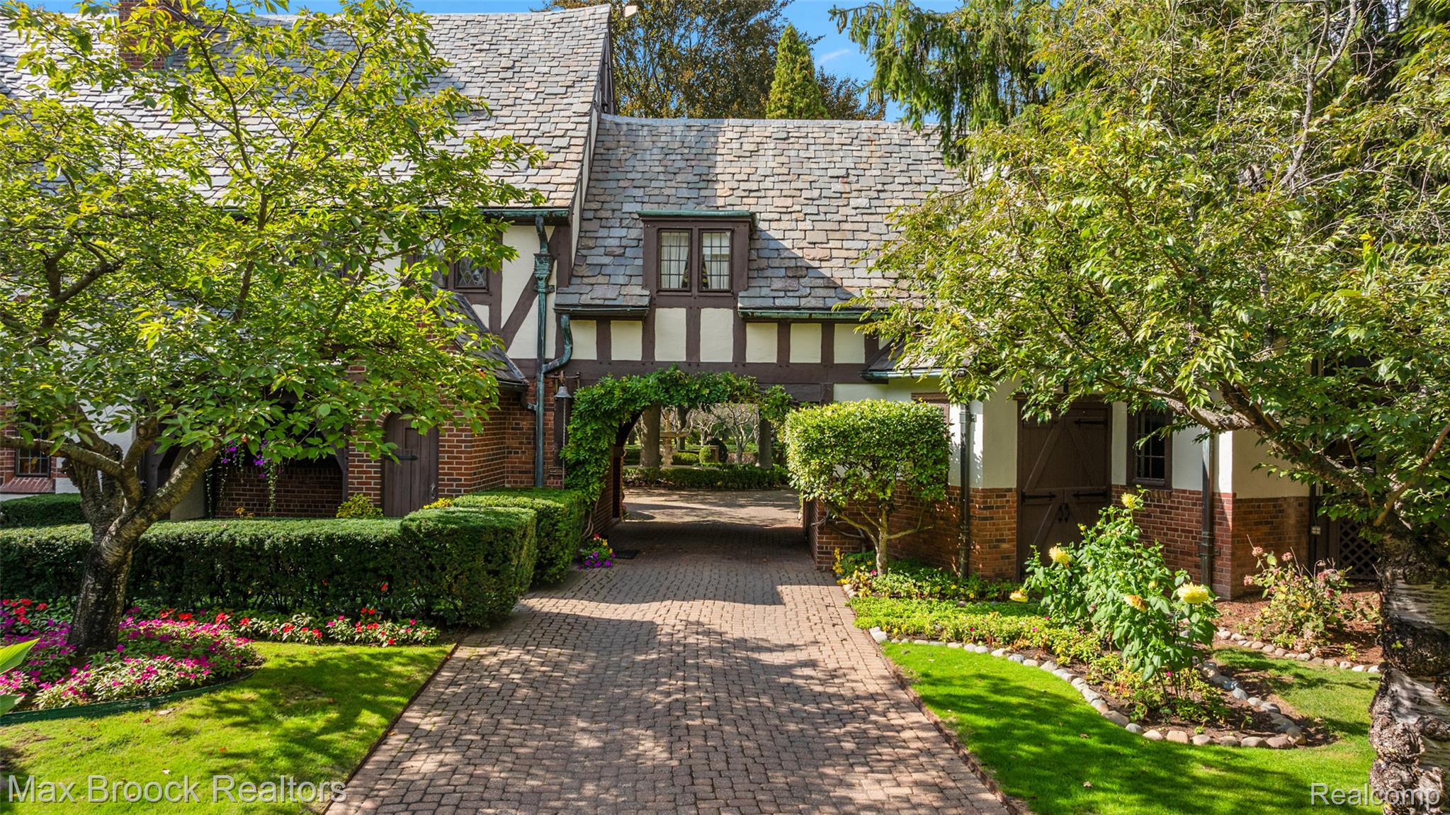 931 Vaughan Road