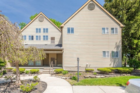 Photo for 27971 ROLLCREST Road 10