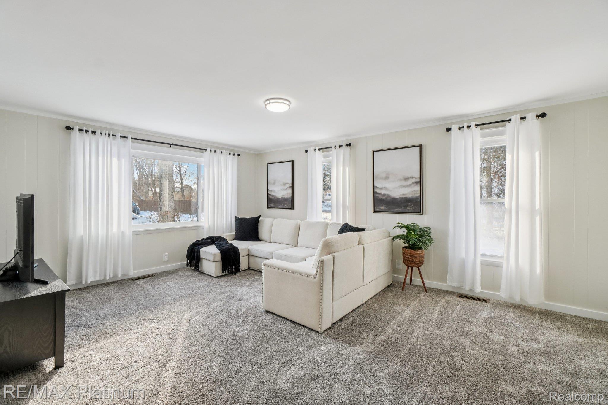 635 E Unadilla Street E