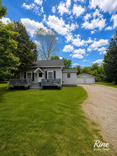 Photo of 832 Hyatt Street, Eaton Rapids City, MI 48827 (MLS # 61050216969)