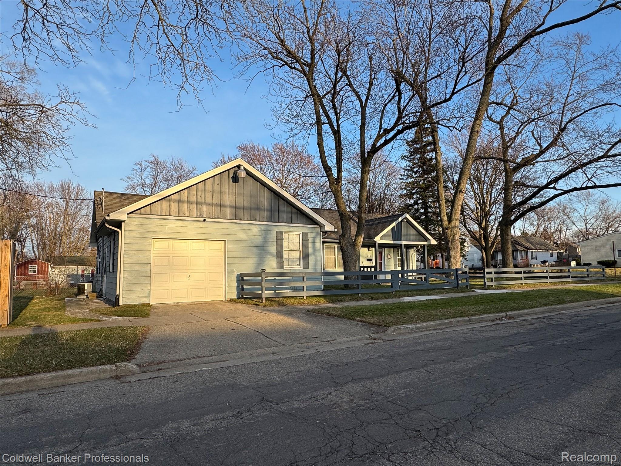 715 E Tennyson Avenue