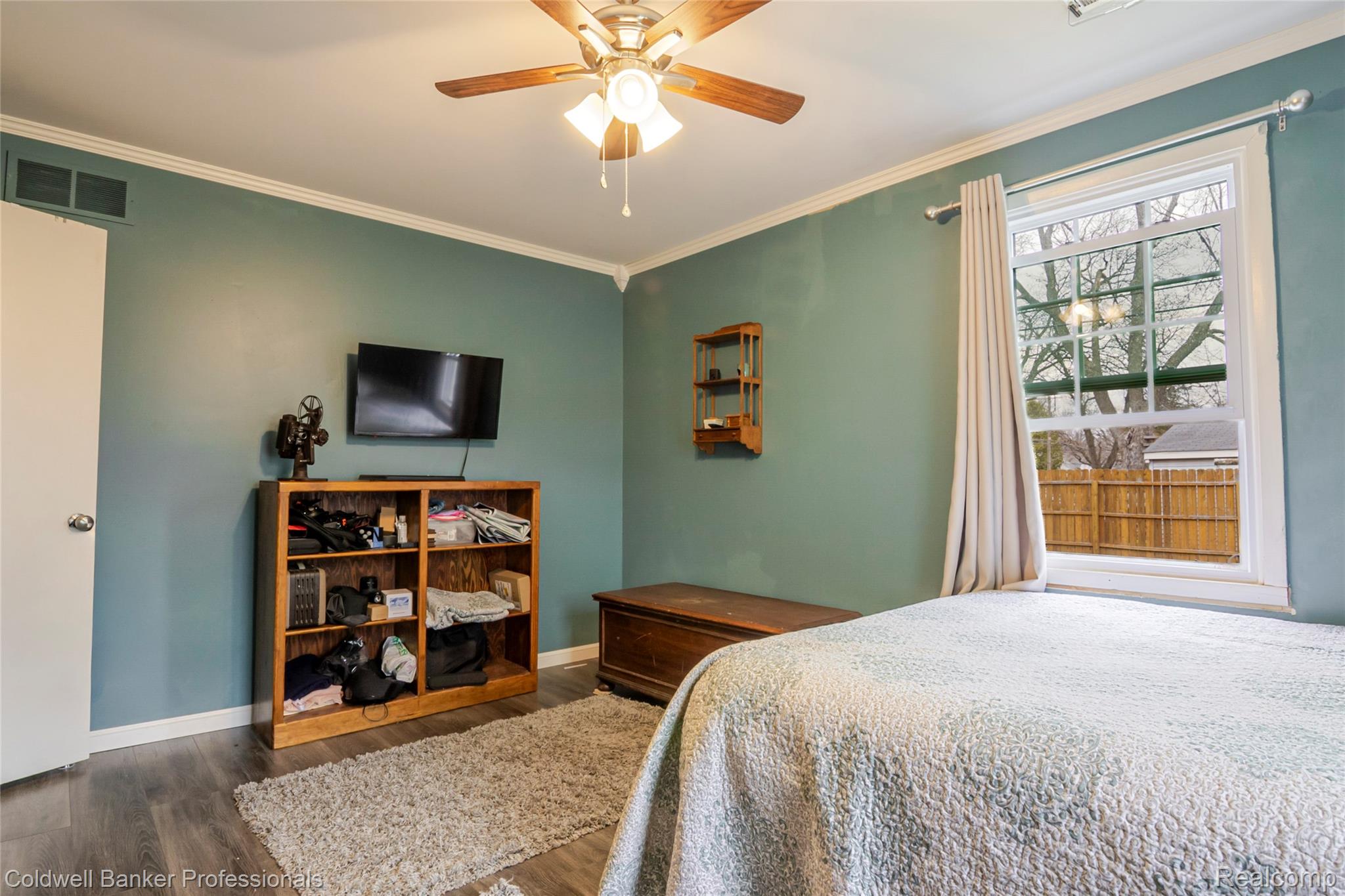 715 E Tennyson Avenue