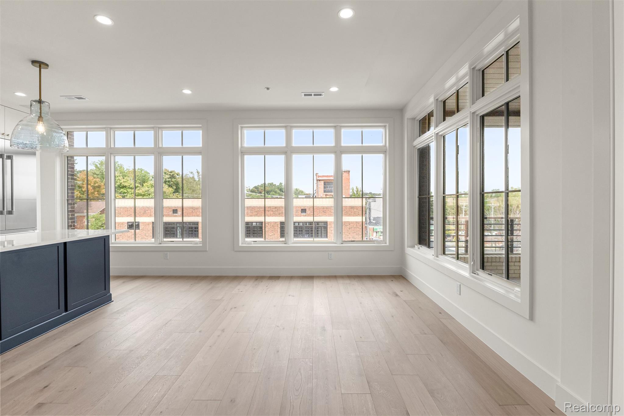 156 N Center Unit 301