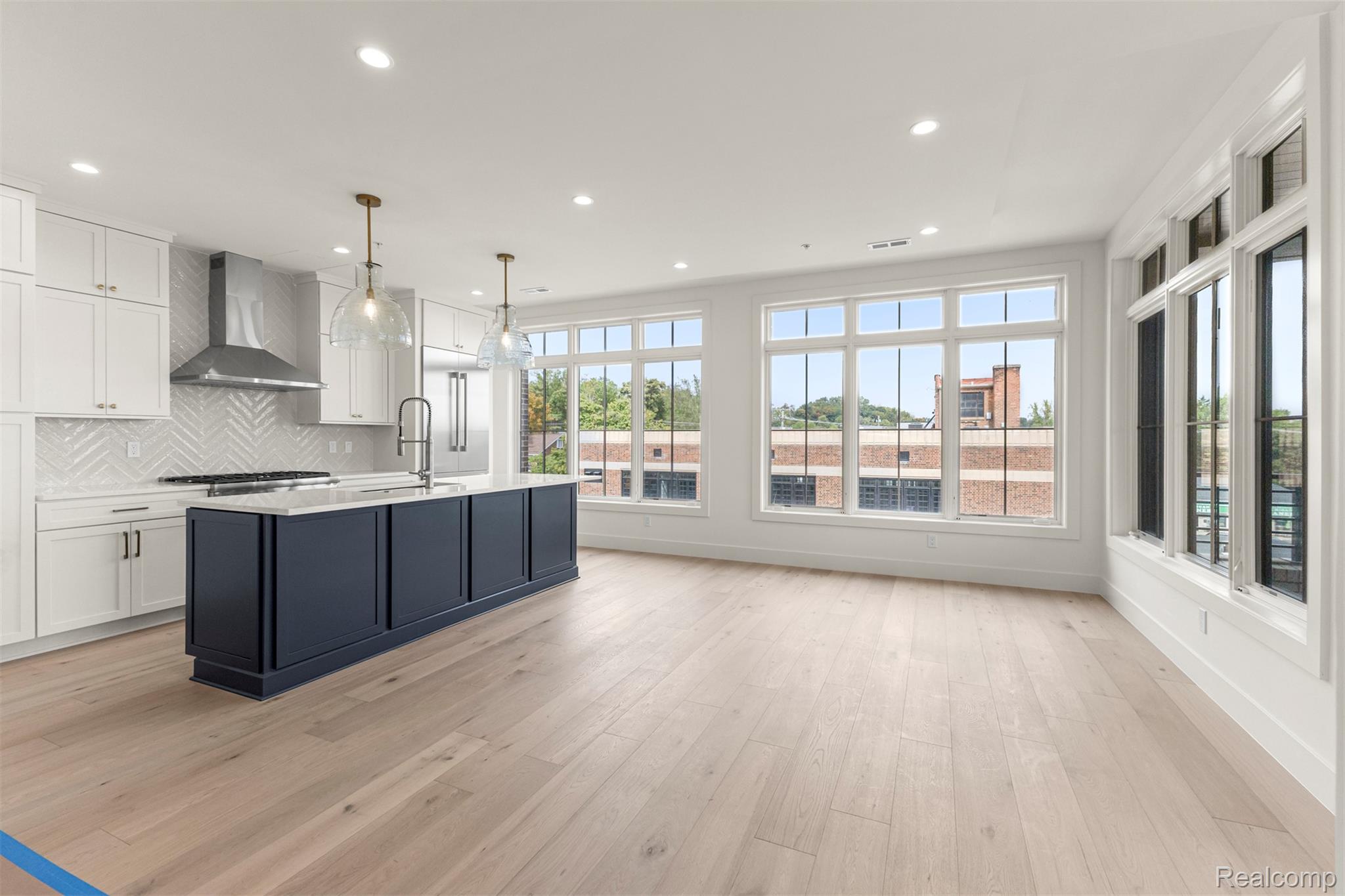 156 N Center Unit 301