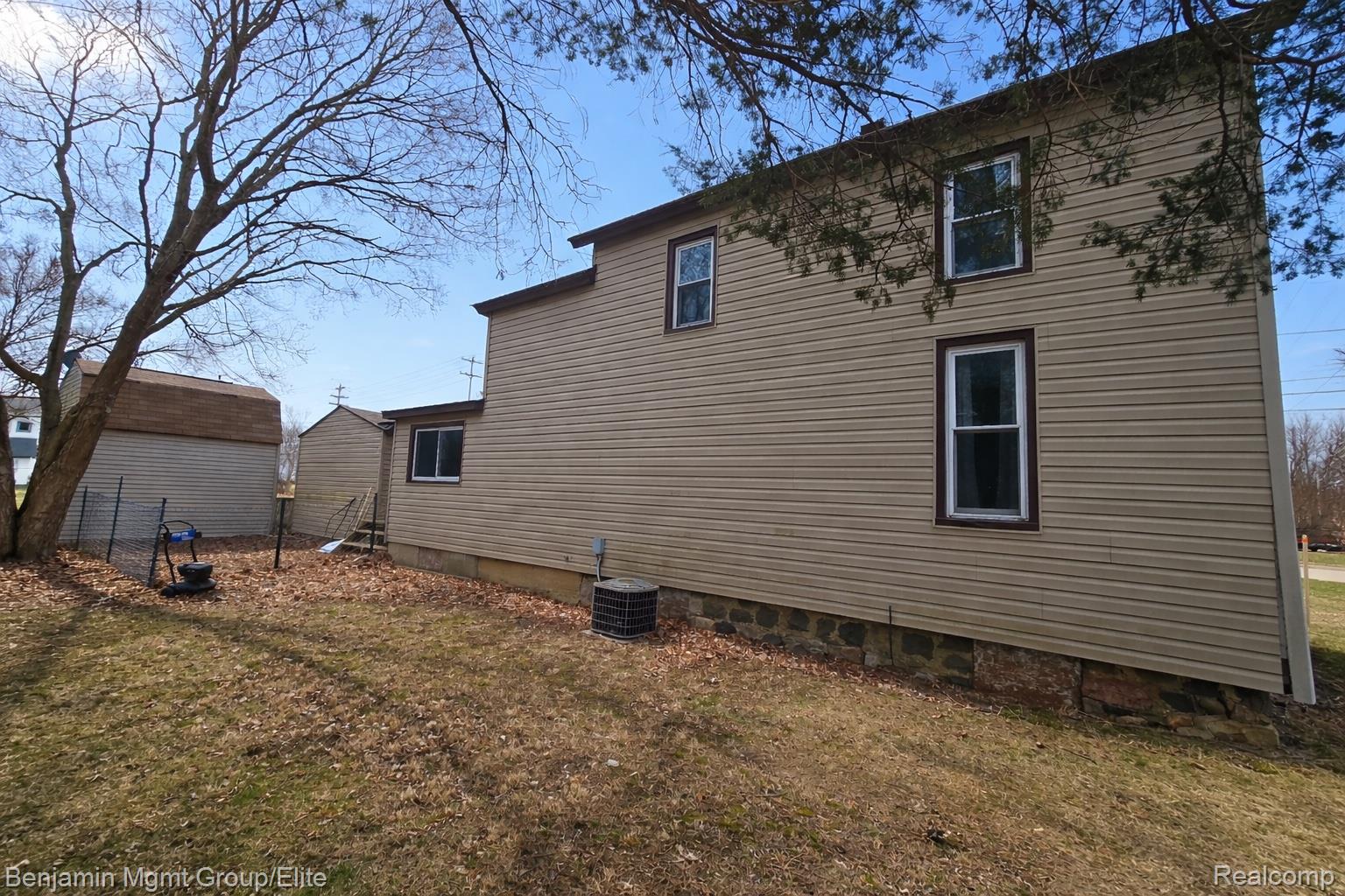 120 W McNeil Street