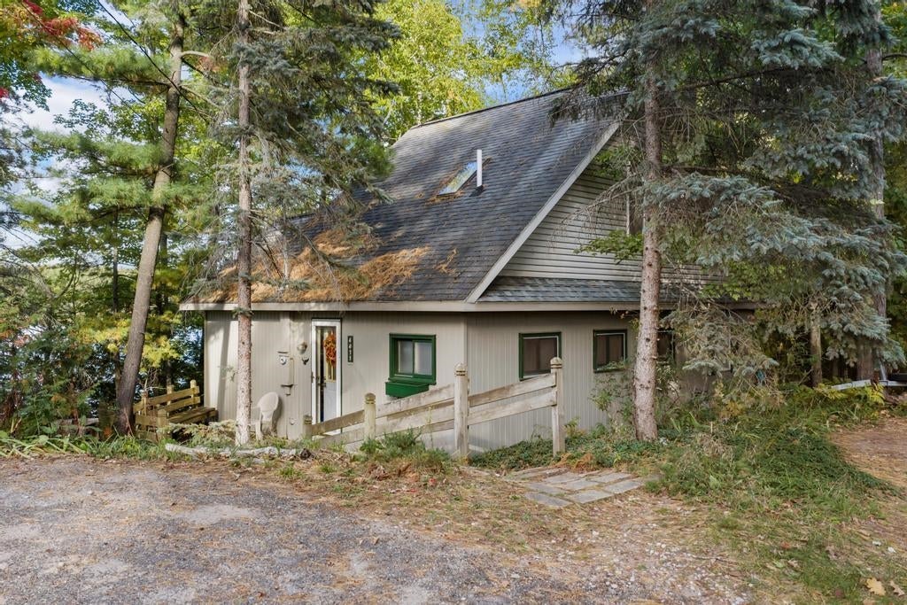 4411 Lakeview Trail